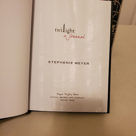 The Twilight Saga Tin box set - Picture 8 of 14